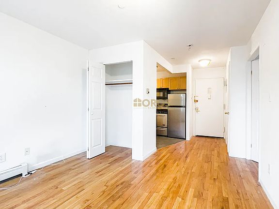 2nd image of 539 E 6th St APT 4D