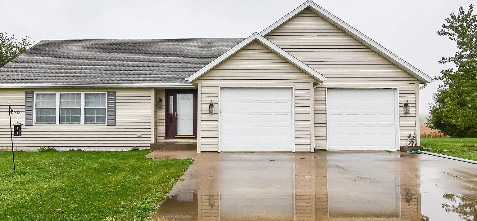 3 bed, 1918 sqft, $2,395 — Photo 1
