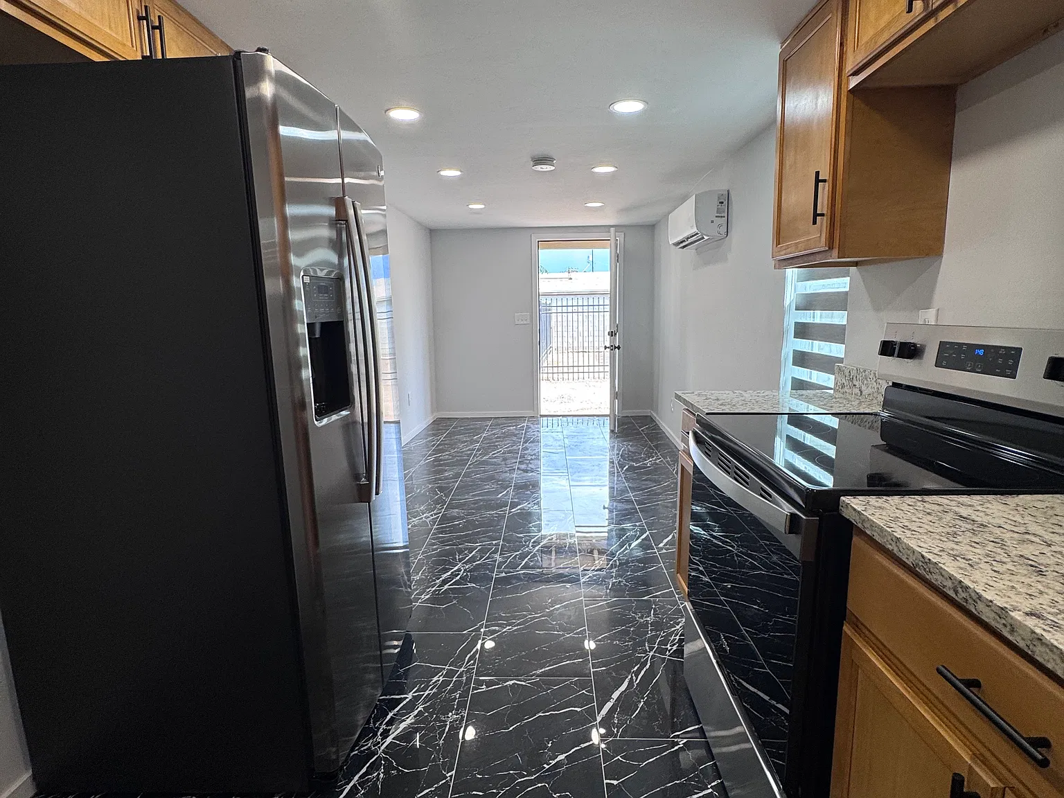 2 bed, 750 sqft, $1,300 — Photo 3