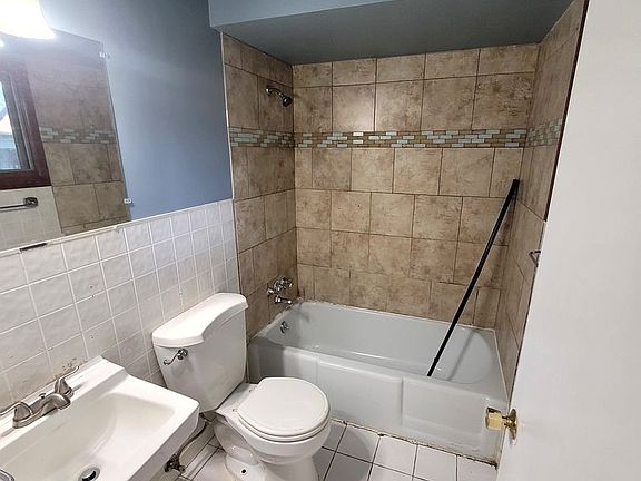 4th image of 27156 Blum St