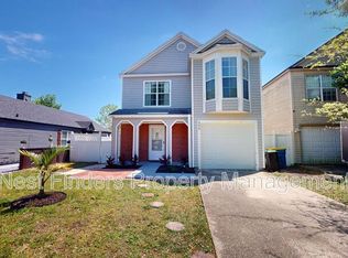 555 Staffordshire Dr, Jacksonville, FL 32225