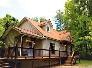 189 Roper Rd, East Flat Rock, NC 28726