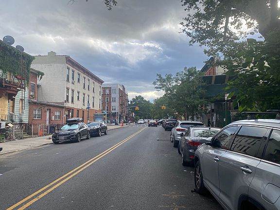 4th image of 638 Halsey St
