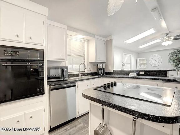 5th image of 7560 Blackhawk Rd