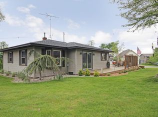 1739 Waukazoo Dr, Holland, MI