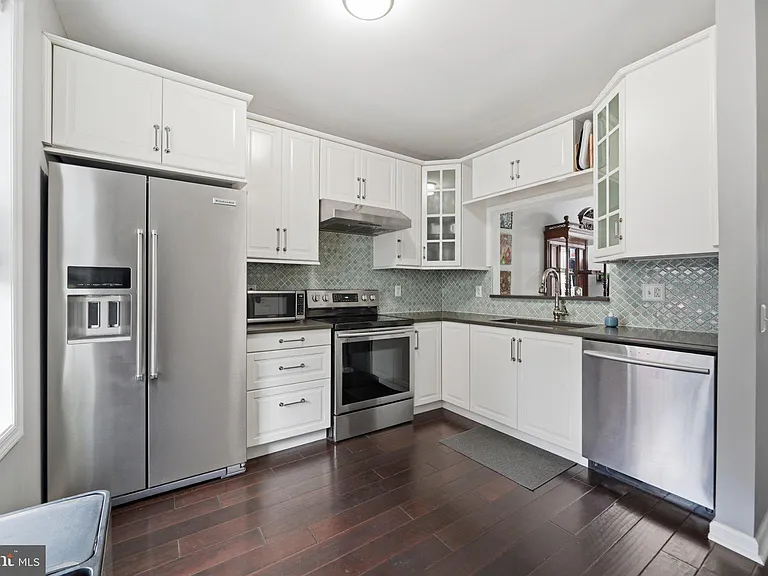 700 S 13th St — Photo 5