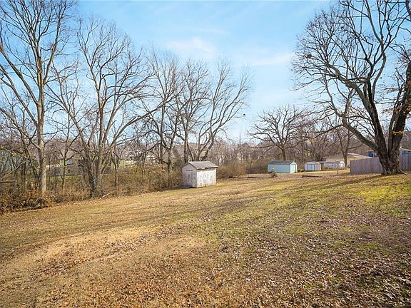 3rd image of 1513 Lake Rd