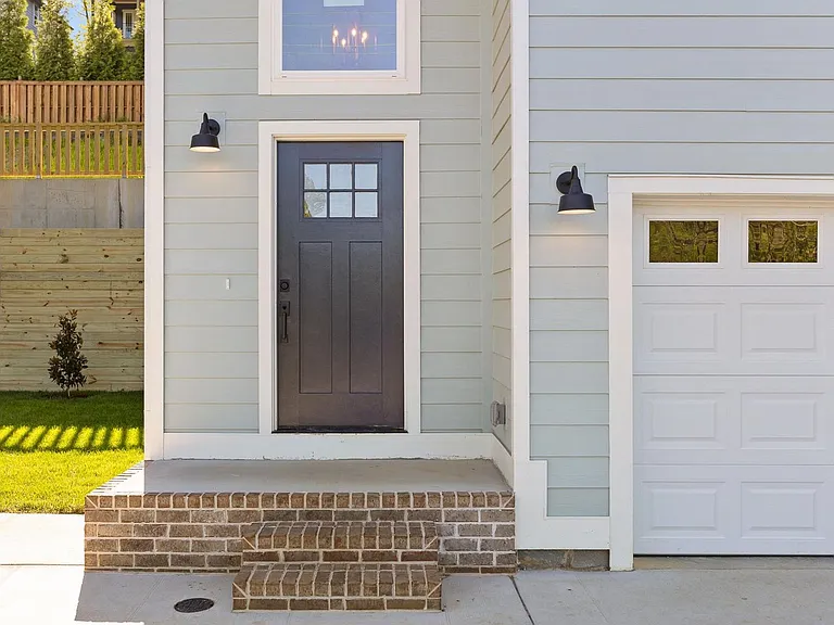 638 Ladd Ave — Photo 3