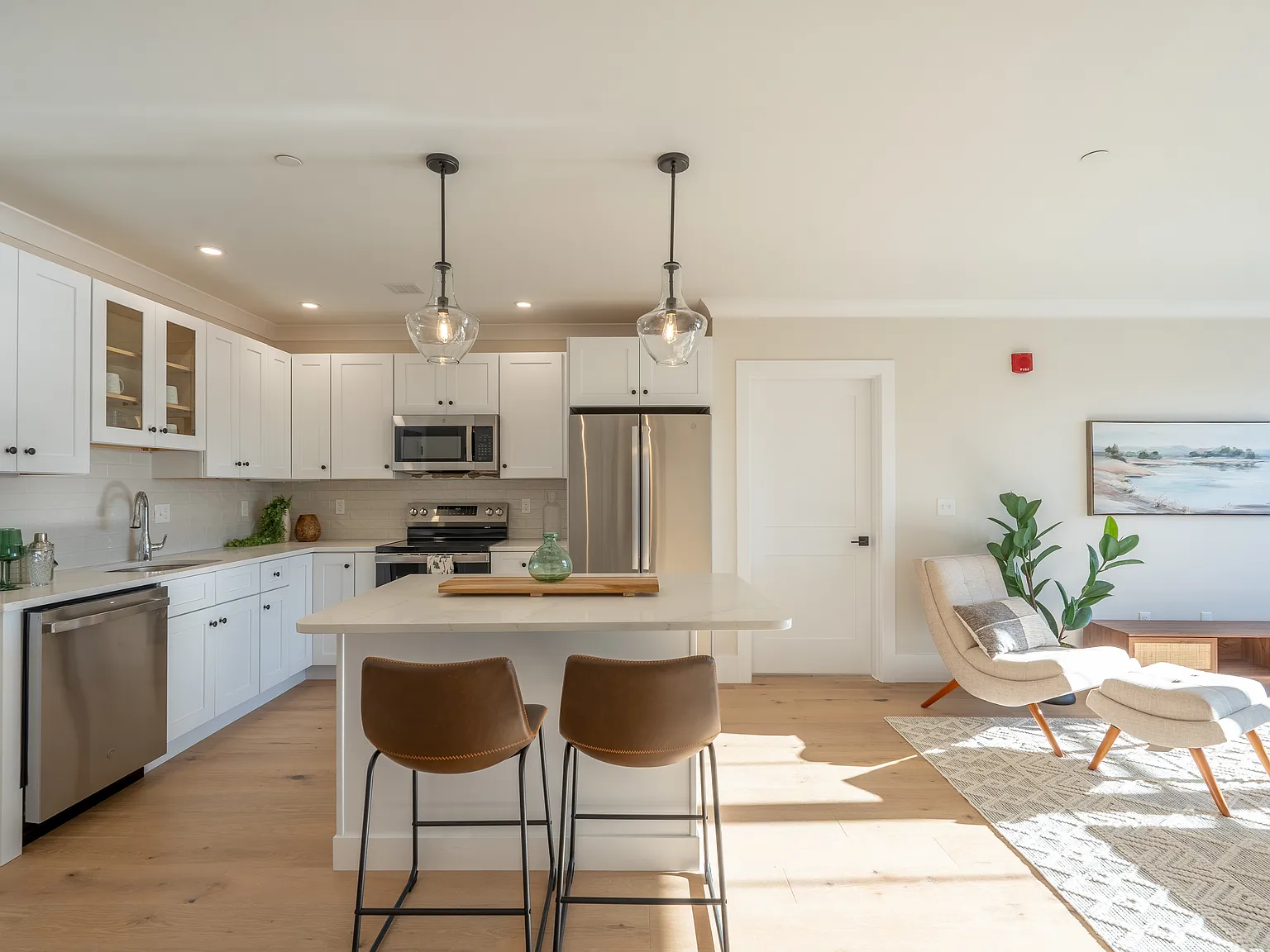 2 bed, 985 sqft, $3,600 — Photo 3
