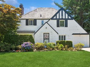 64 Rolling Hill Rd, Manhasset, NY 11030