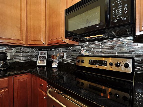 custom glass backsplash