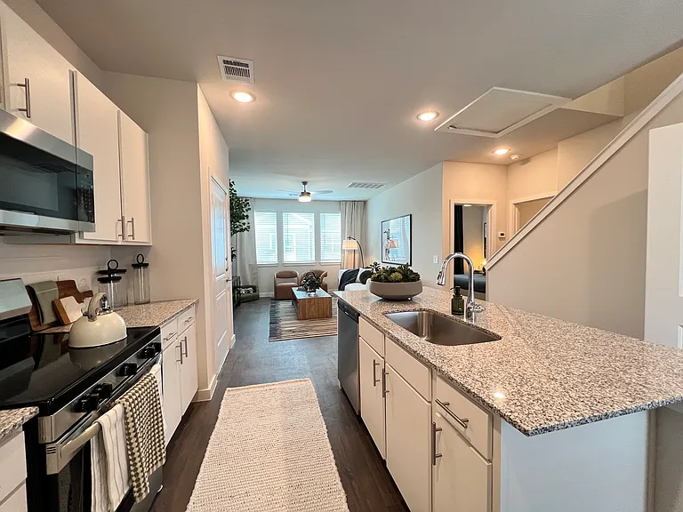 Gaston Dr — Photo 10