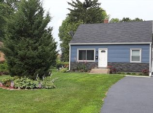 1207 N Eagle St, Naperville, IL 60563