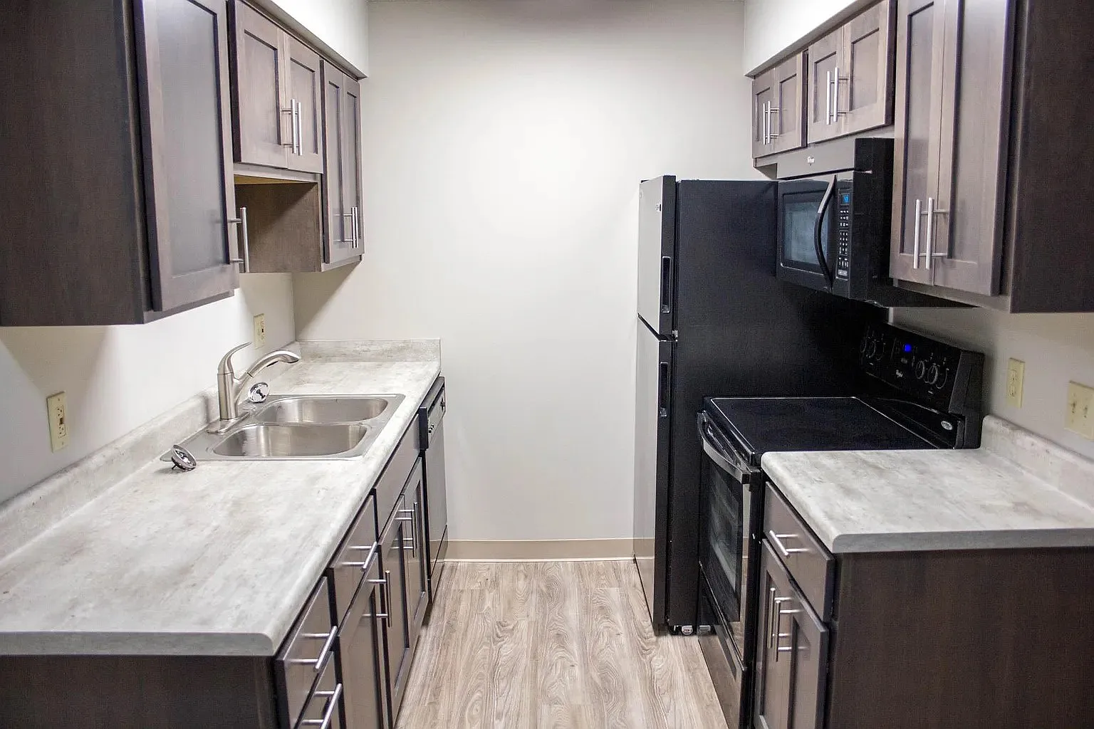 2 bed, 790 sqft, $950 — Photo 2