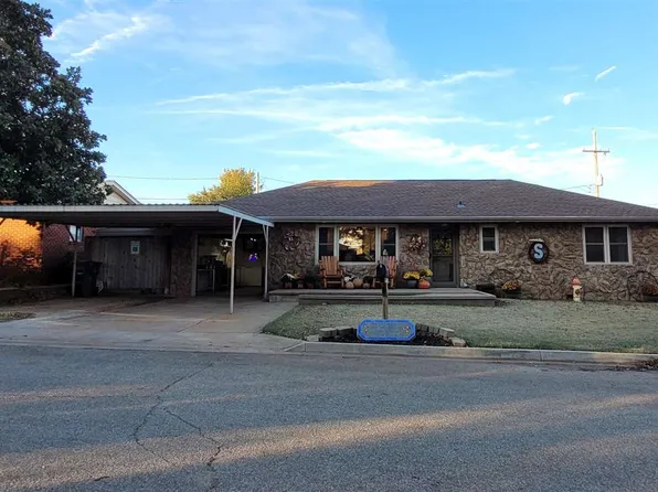 201 S 12th St, Perry, OK 73077