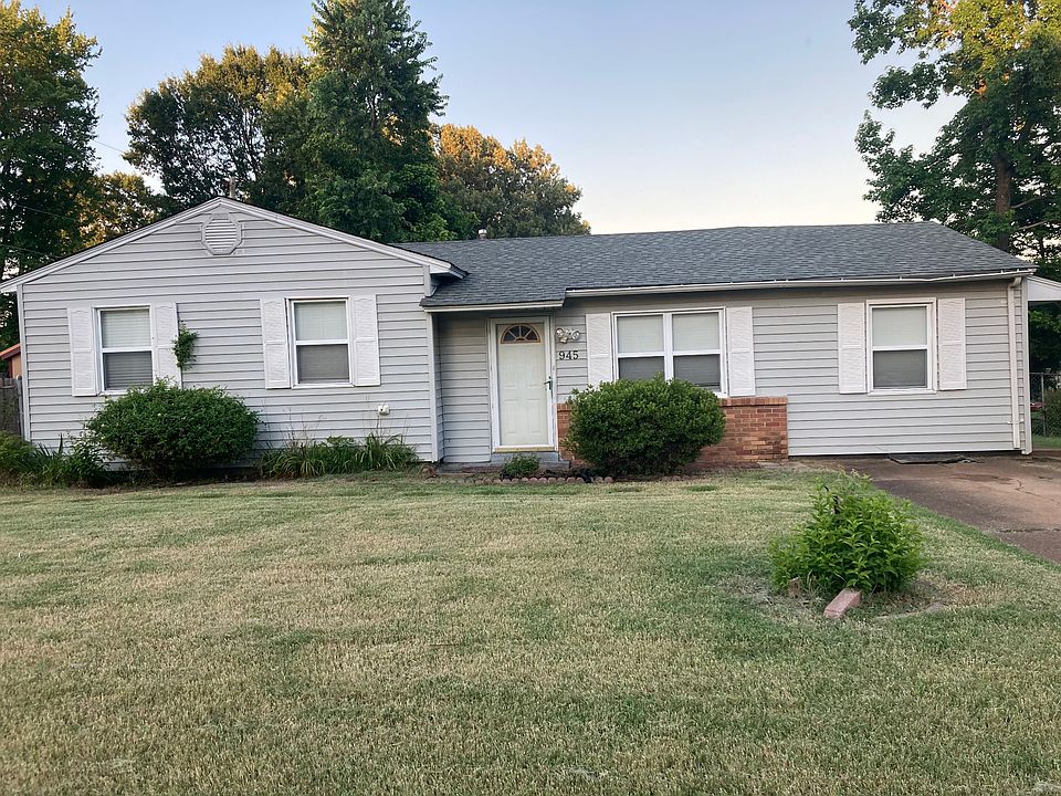 Front of house on corner lot