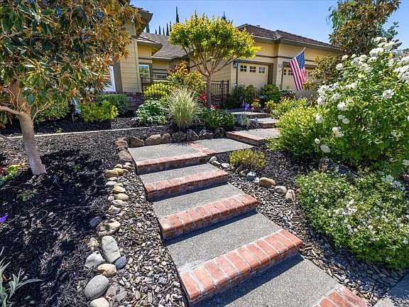 5th image of 630 Hillcrest Circle