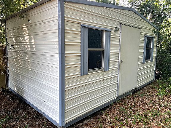 Great shed bonus with house 