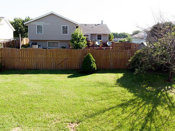 3rd image of 967 Prescott Dr