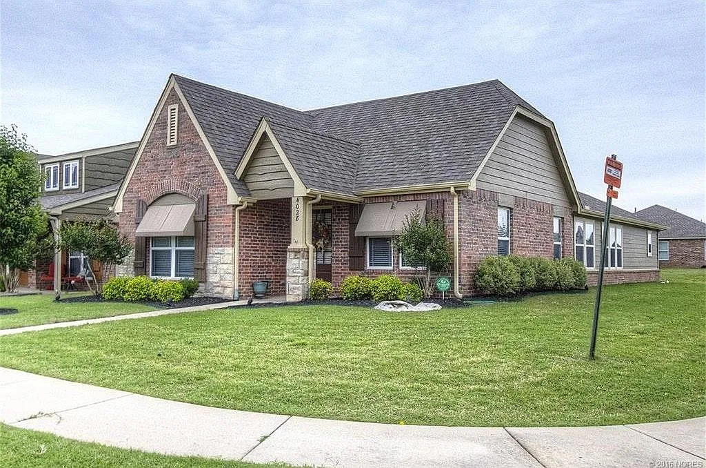 3 bed, 1599 sqft, $2,100 — Photo 3