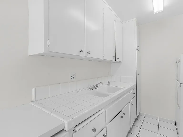 1752 Federal Ave — Photo 6