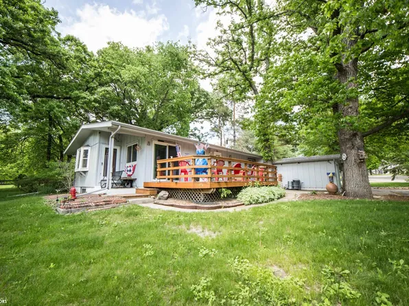 15260 Bashford Ave, Clear Lake, IA 50428