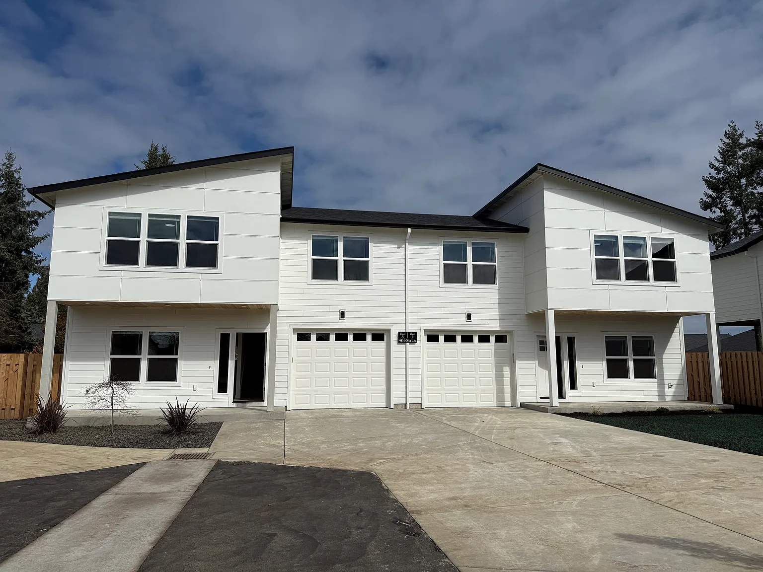 3 bed, 2.5 bath, 1880 sqft, $2,500 — Photo 2