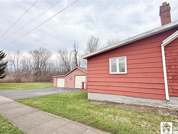 5th image of 261 Lake Shore Dr W
