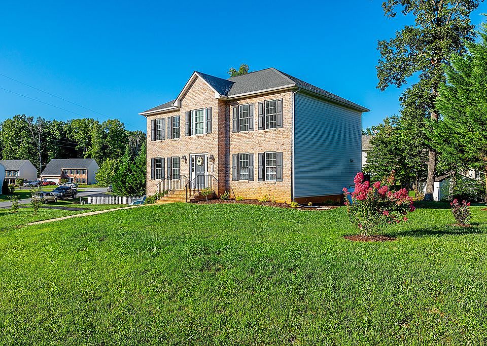 1st image of 1028 Woods End Ln