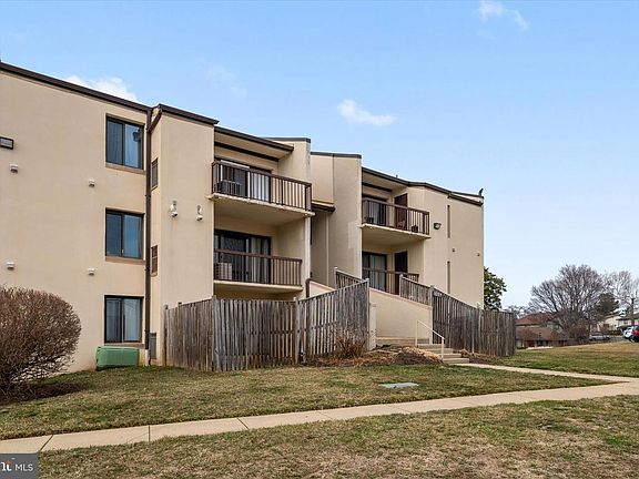 3rd image of 10119 Prince Pl APT 301-2C