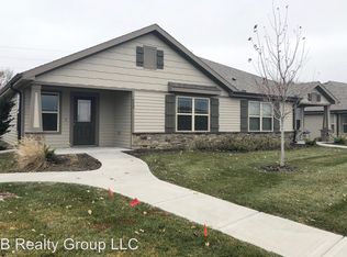 532 SE Maple Dr, Blue Springs, MO 64014
