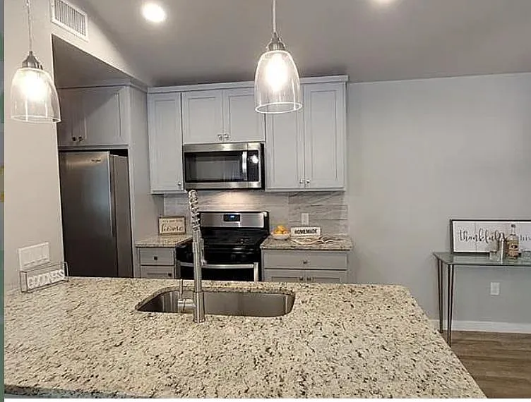 9404 Menchaca Rd — Photo 2