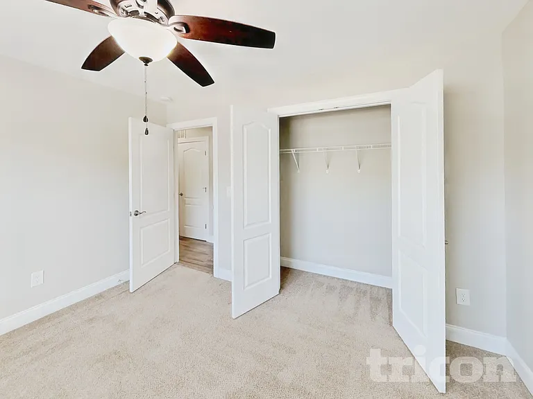335 Oxfordshire Dr — Photo 13