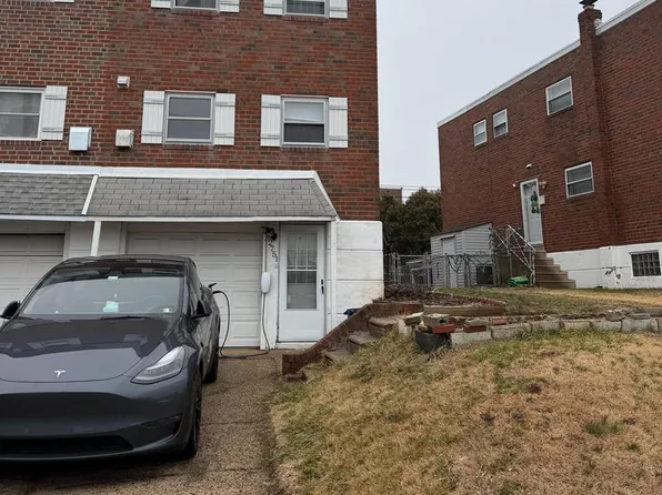 2751 Tolbut St, Philadelphia, PA 19152