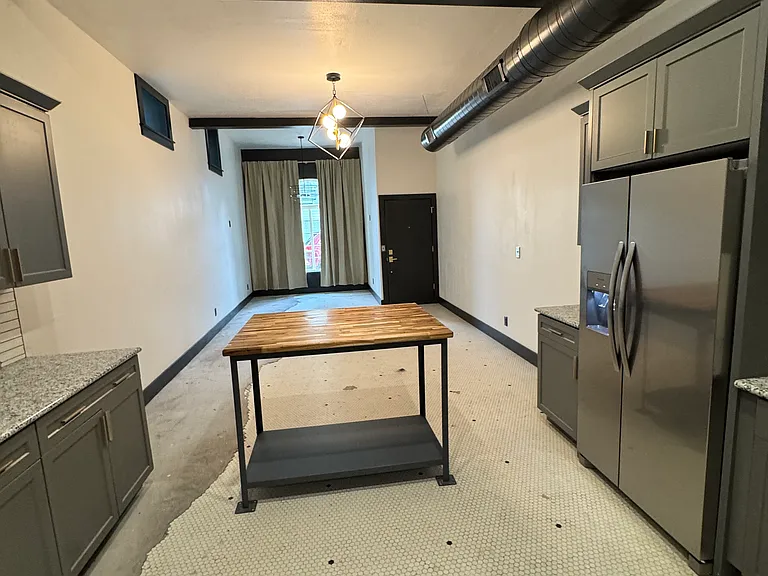 115 E 12th St #4 — Photo 11