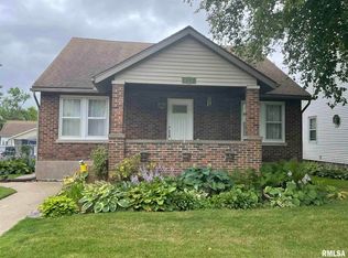 827 3rd Ave S, Clinton, IA 52732