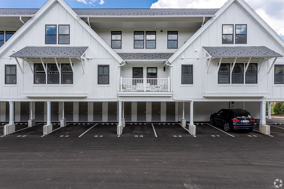 Building Photo - Oriole Landing
