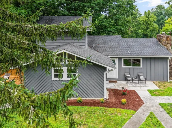 285 Vanover Ln, Jacksboro, TN 37757