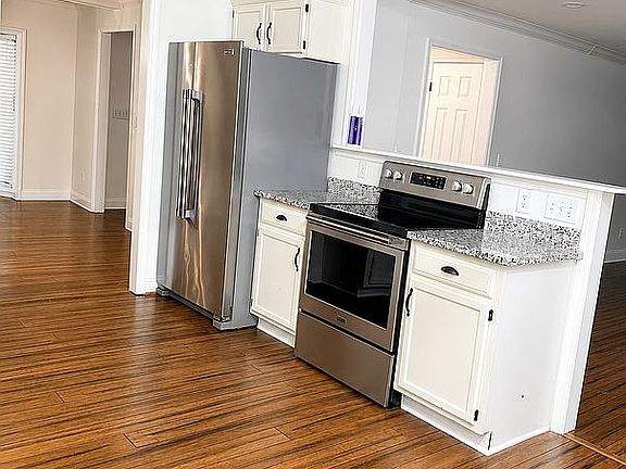 5th image of 649 Olde Towne Ln