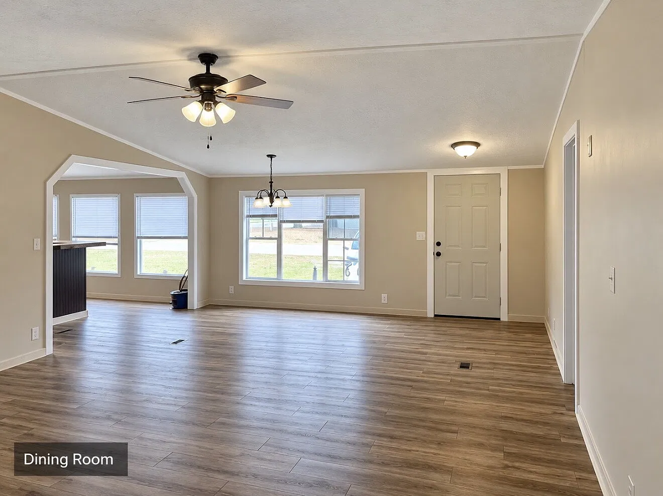 4 bed, 2.0 bath, 2240 sqft, $1,635 — Photo 2