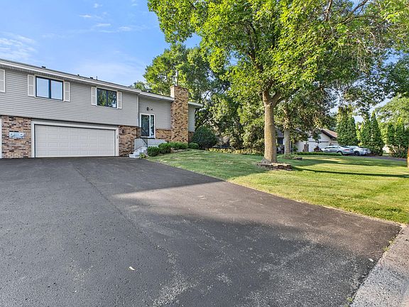 2nd image of 5662 Royal Oaks Dr