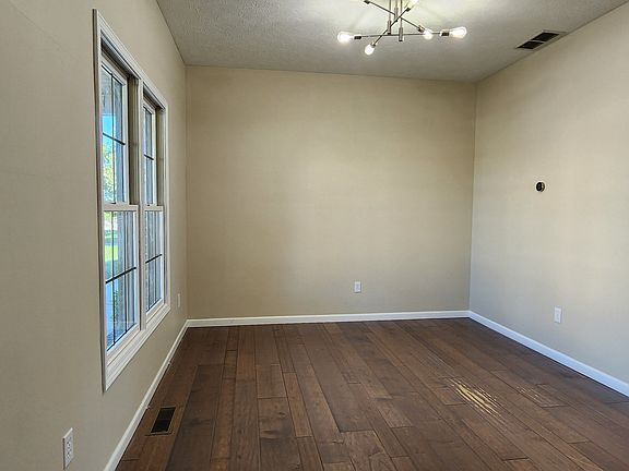 2nd image of 2037 Pinewood Dr