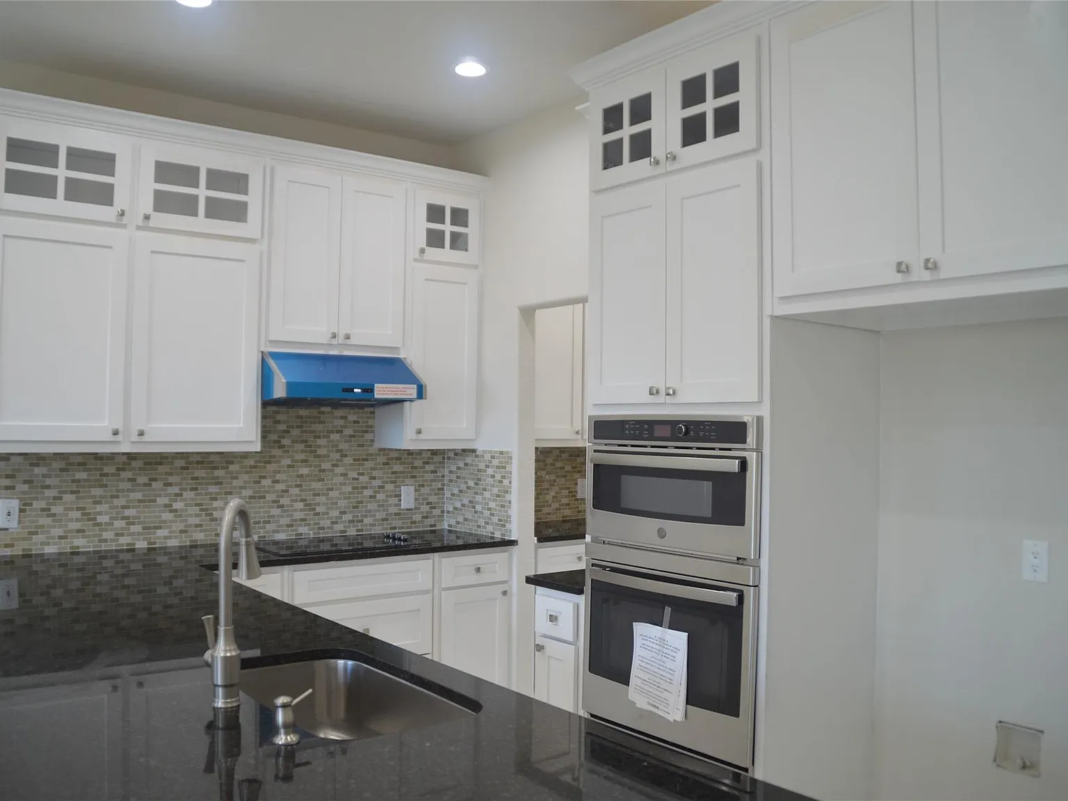 4 bed, 2427 sqft, $2,150 — Photo 4