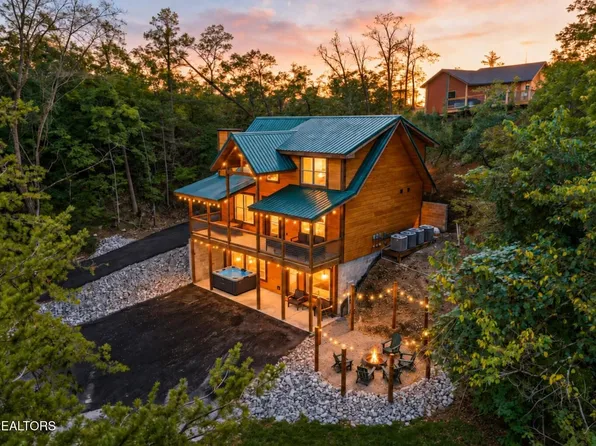 3210 Pine Way, Pigeon Forge, TN 37863
