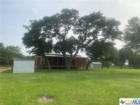 253 County Road 431, Yoakum, TX 77995