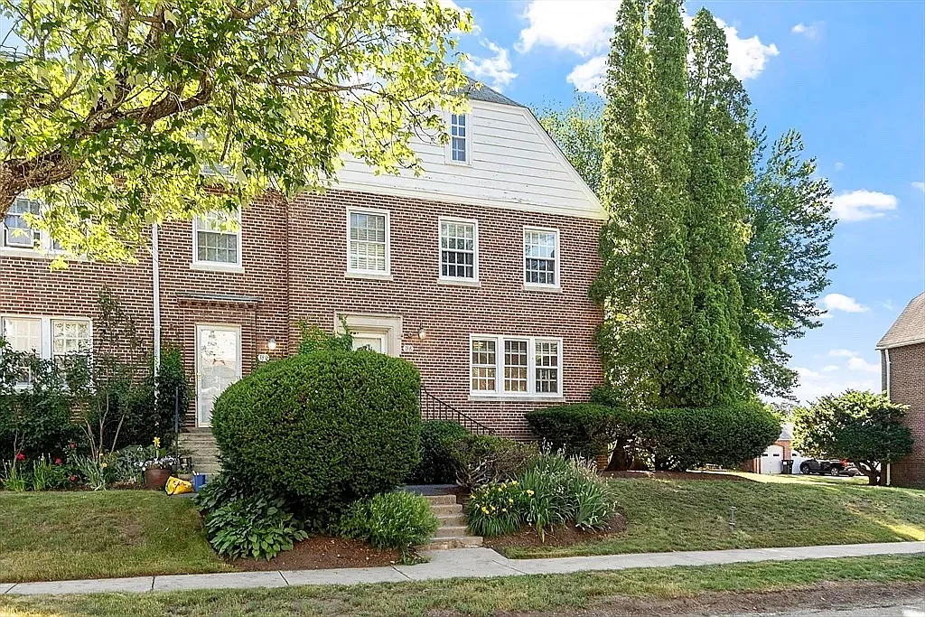 3 bed, 2.5 bath, 1728 sqft, $2,950 — Photo 1