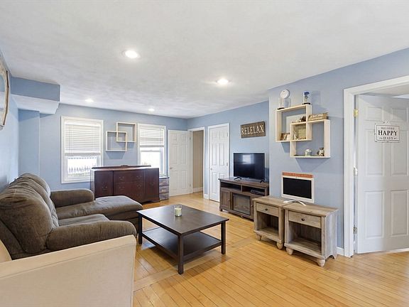 3rd image of 17 West St