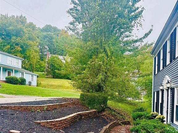 3rd image of 5332 Luray Ln