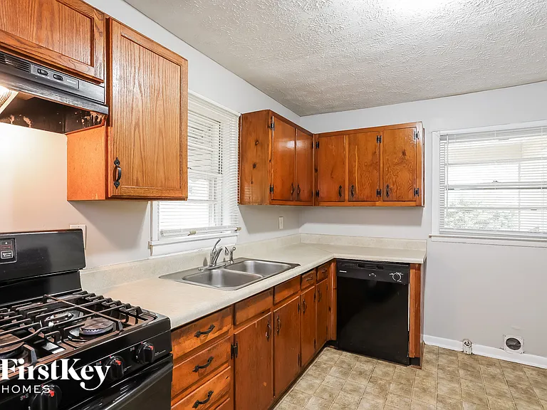727 Alfred Rd NW — Photo 6