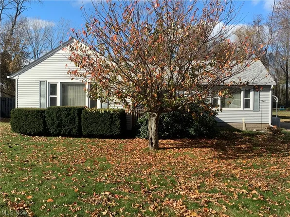 2807 E Center St N, Conneaut, OH 44030